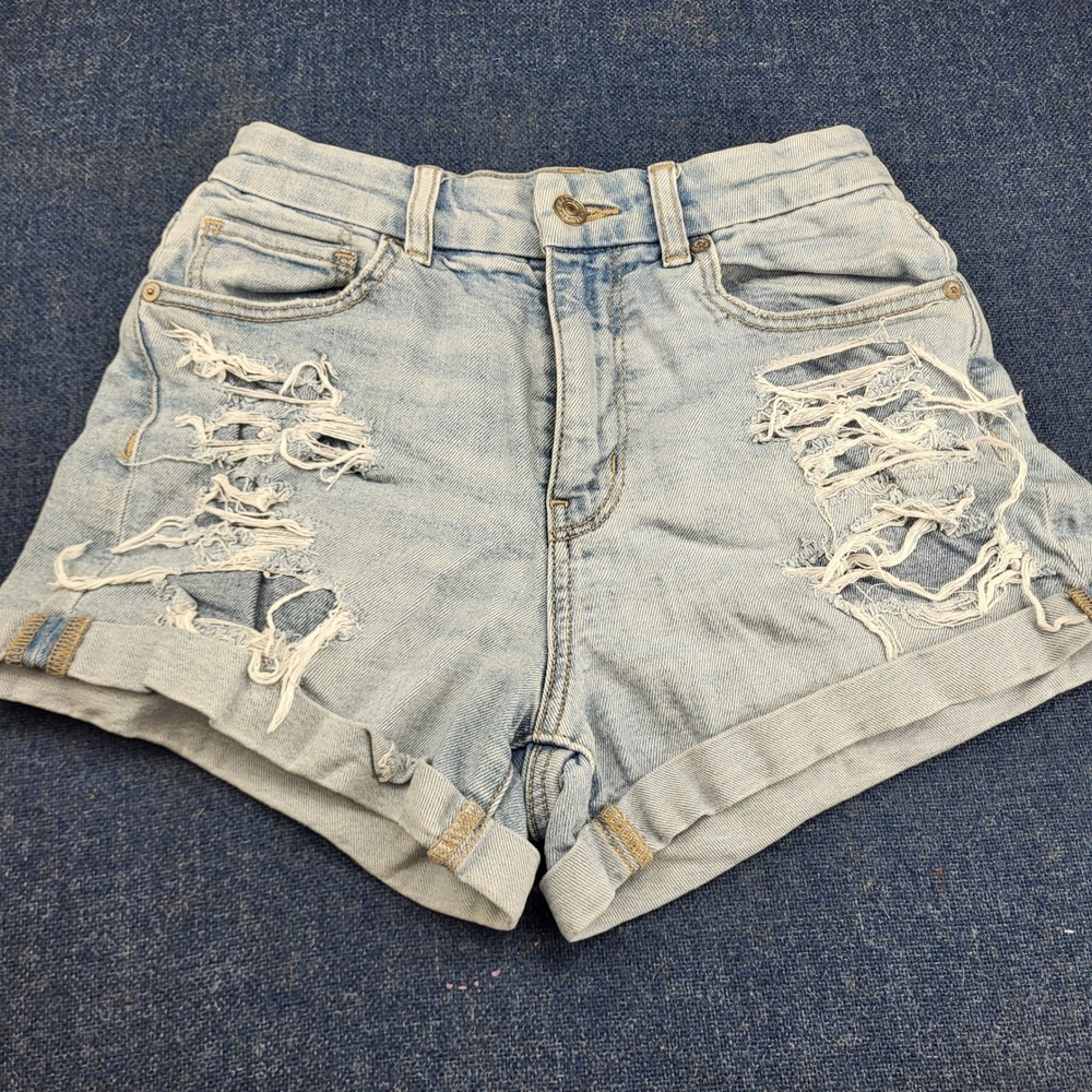 American Eagle Light Wash Distressed Floral Embroidered Denim Shorts Womens 2